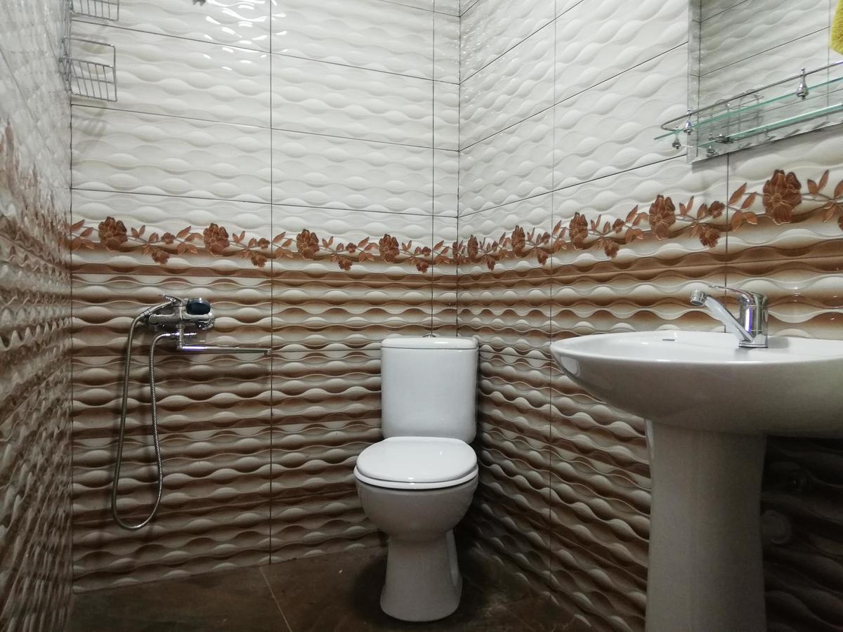 Guest House Quiet Home 巴统 外观 照片